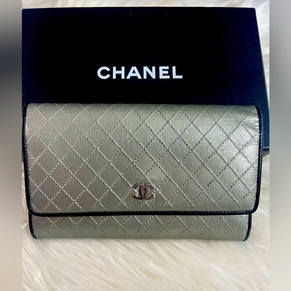 CHANEL Handbags - Chanel wallet